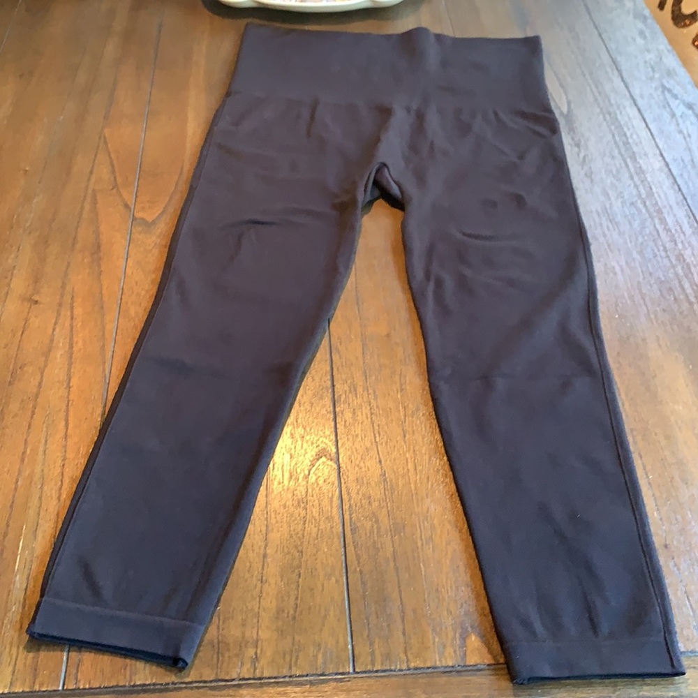 SPANX Look at Me Now Seamless Cropped Leggings-Very Black - Picture 6 of 9